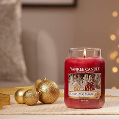 Yankee Candle Scented Candle | Christmas Magic Medium Jar Candle| Burn Time: Up to 75 Hours