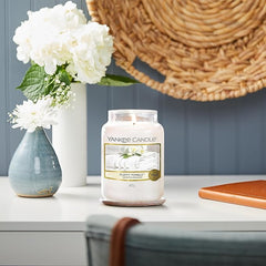 Yankee Candle Scented Candle | Fluffy Towels Large Jar Candle | Burn Time: up to 150 Hours