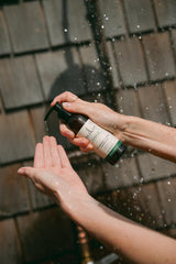 Sukin Signature Foaming Facial Cleanser 125ml - with Witch Hazel & Green Tea; cruelty free & vegan friendly - gently cleanses skin, removes make-up, dirt build-up and sebum.