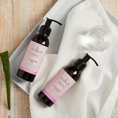 Sukin Sensitive Cleansing Gel 125ml - with a blend of Green Tea, Cucumber & Avocado oil; cruelty free & vegan friendly - soap-free, gentle, non-drying cleanser to remove impurities and excess oils.