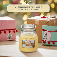 Yankee Candle Scented Candle | Vanilla Cupcake Medium Jar Candle| Long Burning Candles: up to 75 Hours | Gifts for Women
